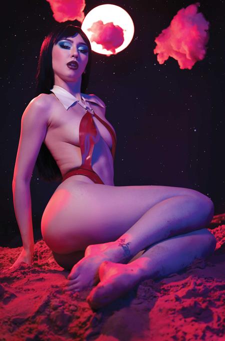 VAMPIRELLA PARADISE #1 CVR L INC 1:10 COSPLAY LAUREN DELOREAN VIRGIN VAR DYNAMITE Entertainment Thomas Sniegoski Edu Menna Lauren DeLorean Cosplay PREORDER