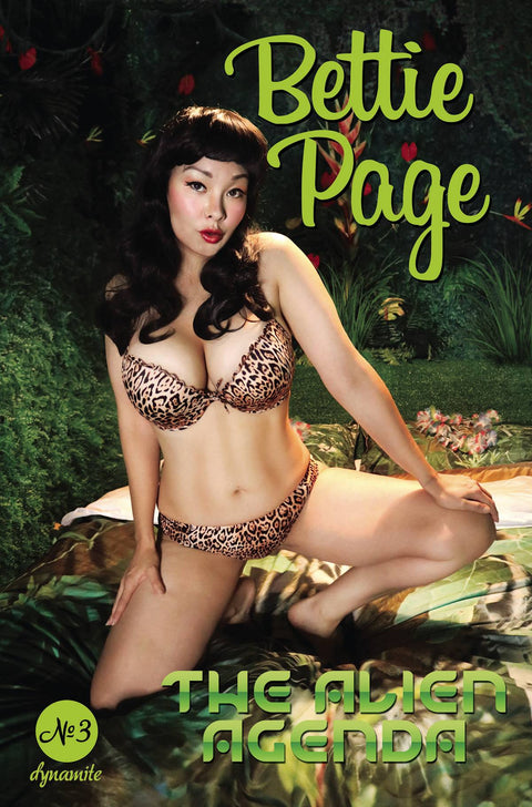Bettie Page: The Alien Agenda Cosplay