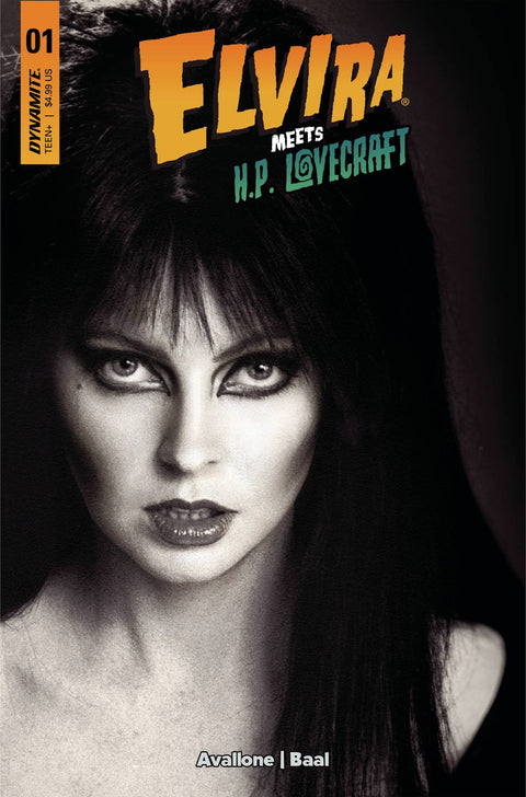 Elvira Meets H.P. Lovecraft 1 Comic Cosplay Variant Dynamite Entertainment 2024